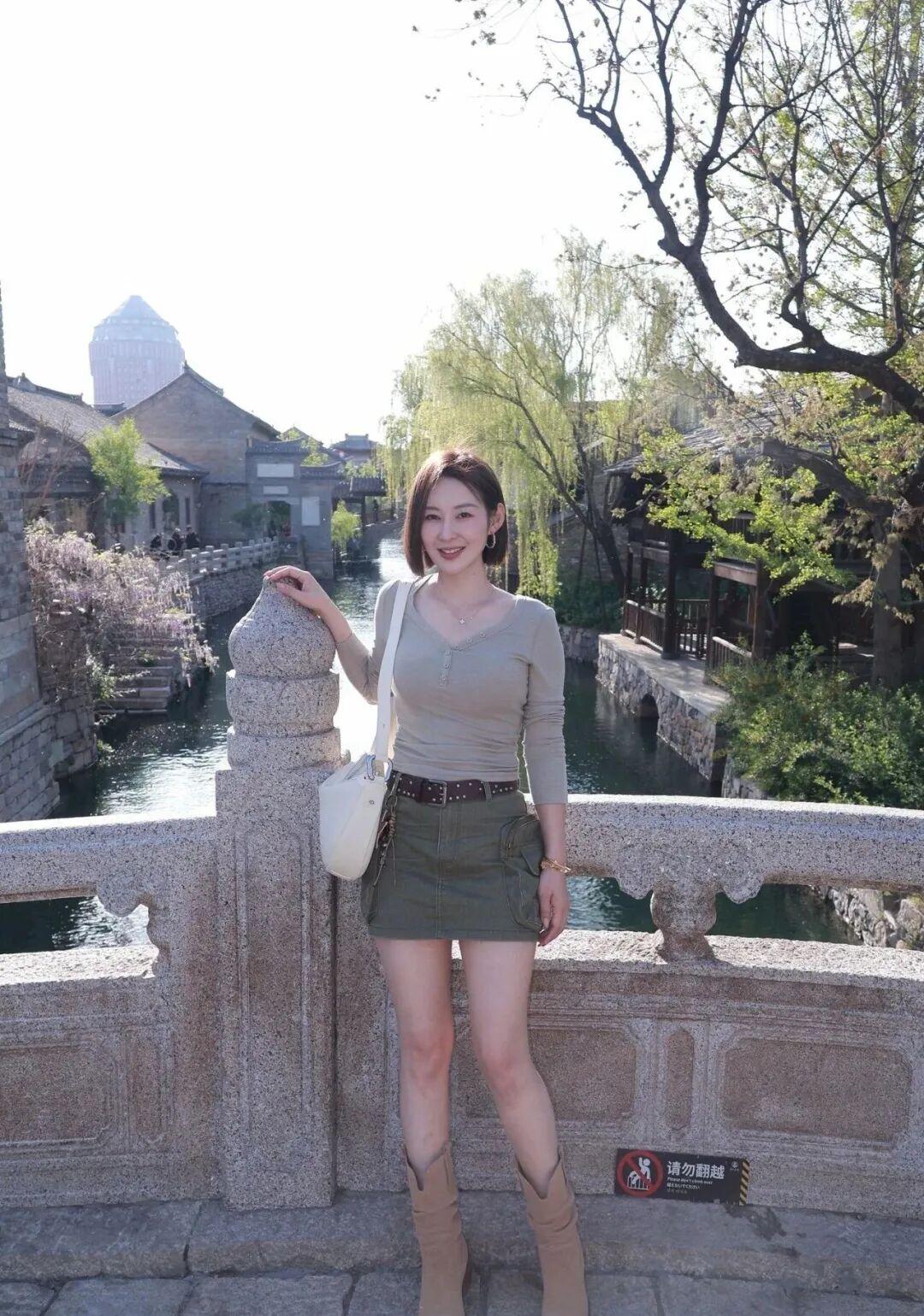 户外拍照姿势_新手拍照技巧_100种姿势摆拍双人