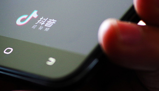 在狙击快手的道路上 抖音先把微博灭了