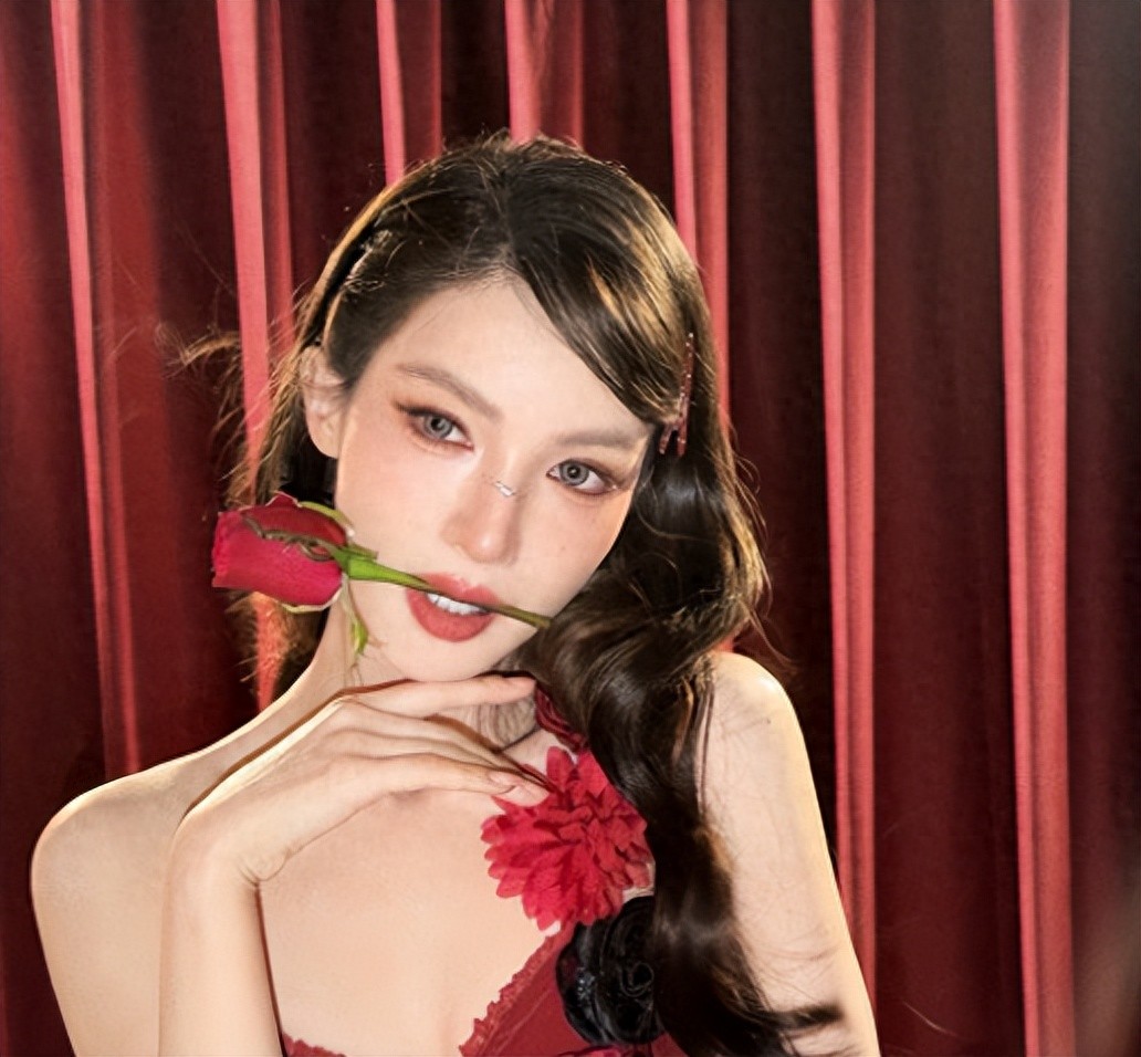 面相又变了！35岁金晨最新露面不敢认，给圈内爱美女星们提了醒