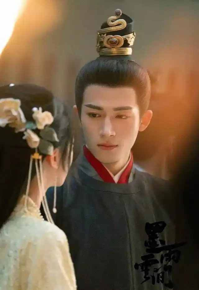 刚火就塌房？黑料满天飞！连年纪都作假的王星越，底裤快被扒掉了