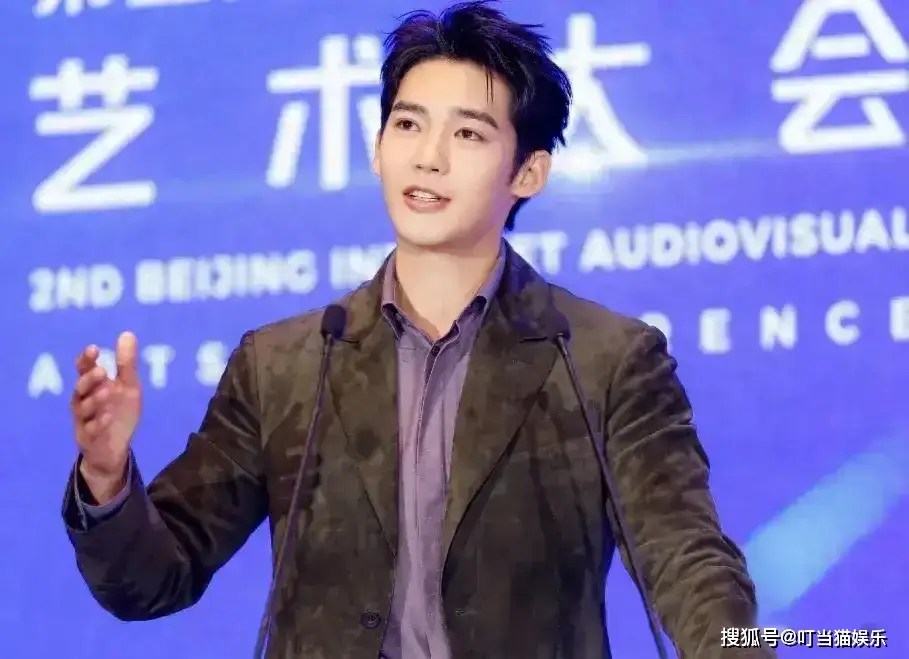 拍娱乐圈绯闻_于适刘亦菲绯闻_于适劈腿绯闻女主