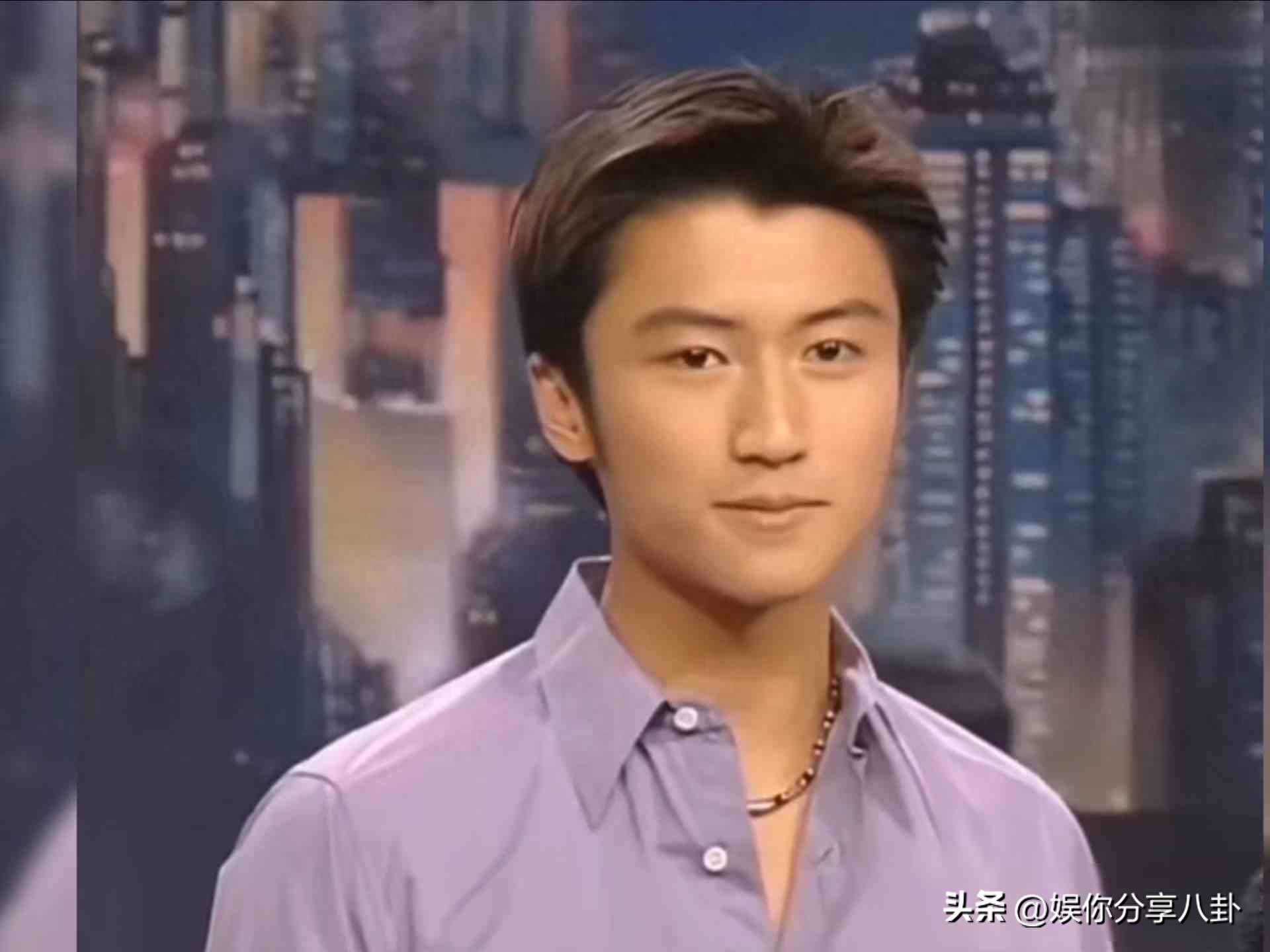 央媒“点名”，揭开45岁谢霆锋真实处境，原来王菲一个字都没说错