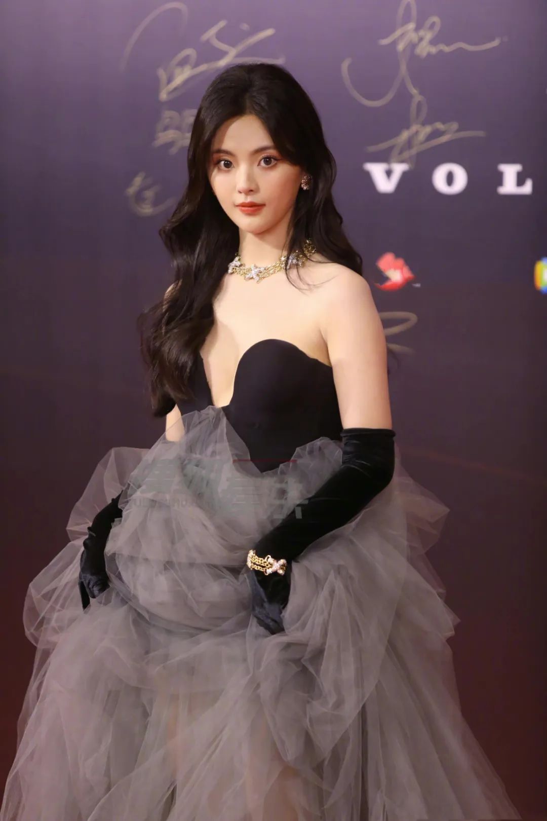 微博盛典红毯造型_明星高定礼服点评_晚装女明星